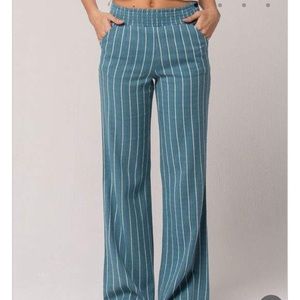 Billabong striped pants 🌸